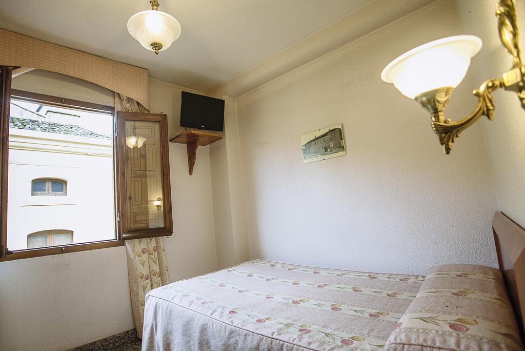 Hostal Plaza Ciudad-Rodrigo Rom bilde