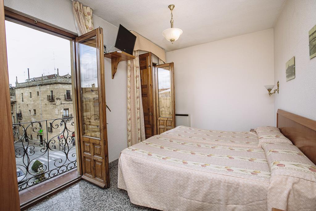 Hostal Plaza Ciudad-Rodrigo Rom bilde